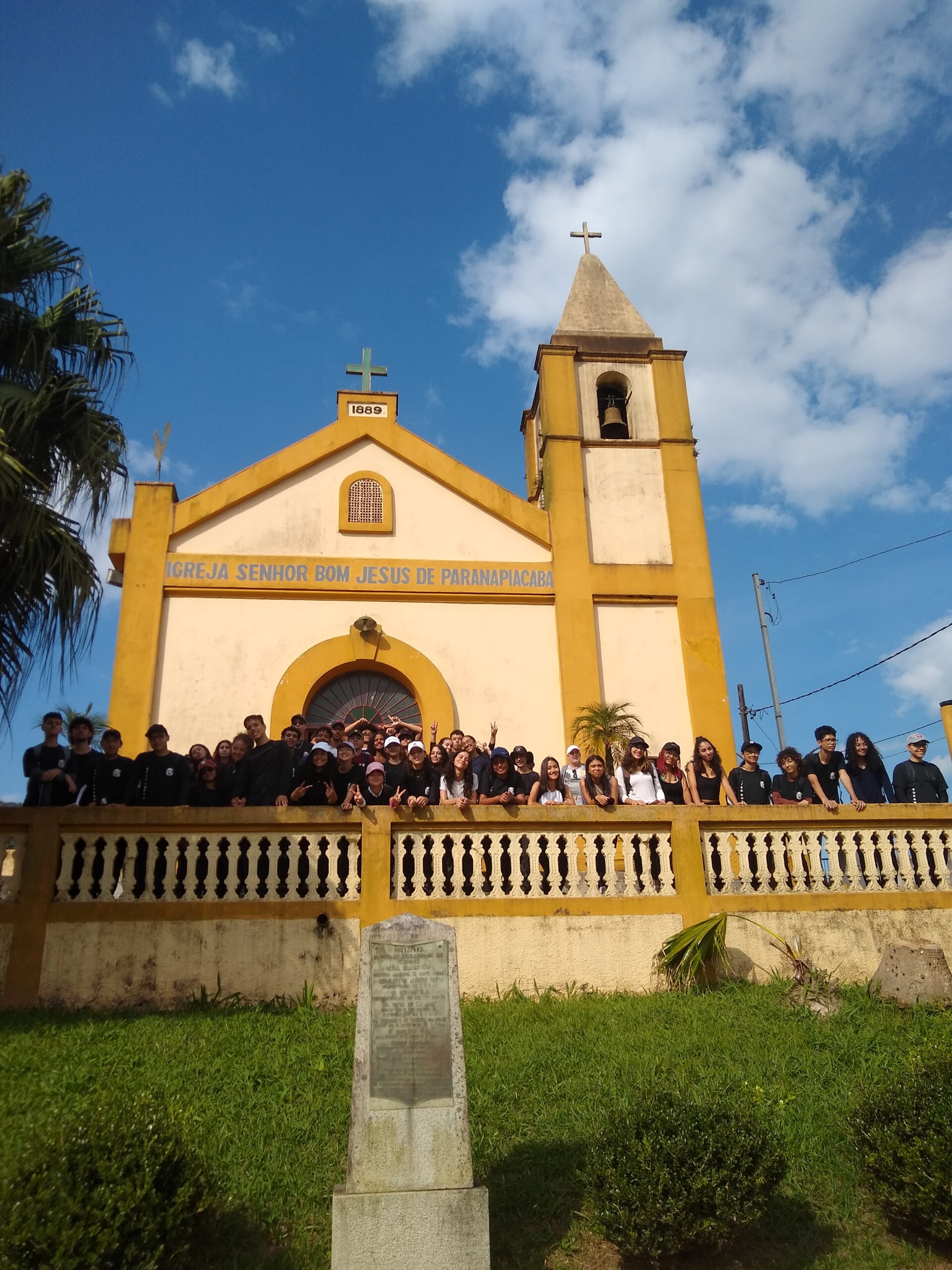 Museu Castelinho erguido no alto da colina com vista de toda a vila